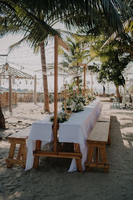 picnic theme decor for beachside wedding