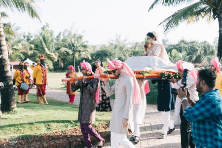bengali bride entering in a palki