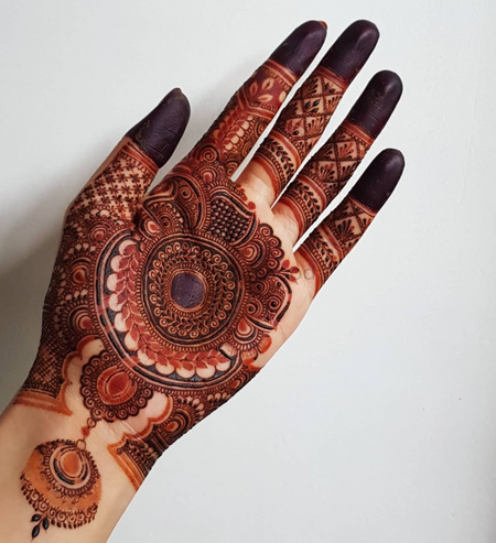 9 Stunning Glitter Mehndi Designs with Pictures | Styles At Life