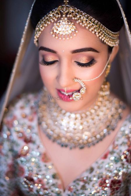 Bride with bold brows and gold eye makeup 