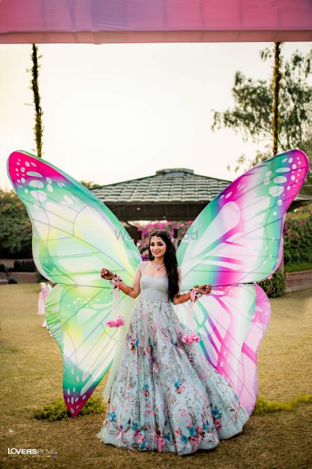 unique mehendi theme and bridal outfit with butterfly theme 