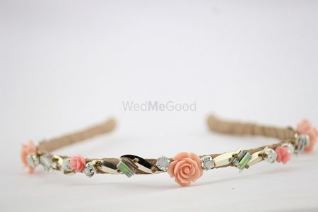Photo of Bridal hairband with roses