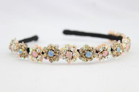 Bridal hairband with roses
