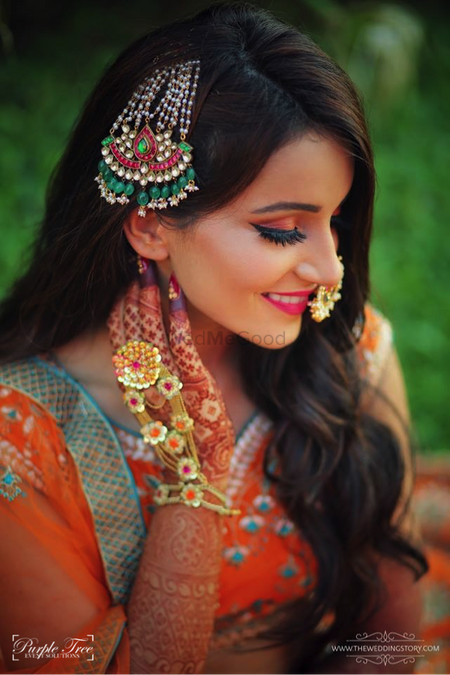 Photo of Bride wearing a beautiful passa