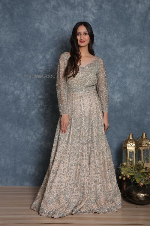 Peach colour ka clearance gown