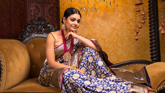 HOW TO CHOOSE A SAREE THAT SUITS YOUR BODY?, by Hkvbenaras