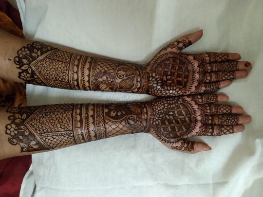 Anu Mehndi Design