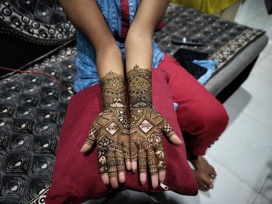 Simple Bridal Mehendi Designs For The Minimalistic Bride's Hands! - The  Urban Life