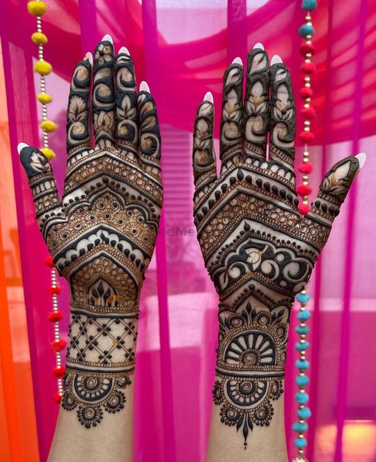 Pin by *AnMoL NaZ* on @..Mehndi designs | Circle mehndi designs, Latest mehndi  designs, Kashee's mehndi designs