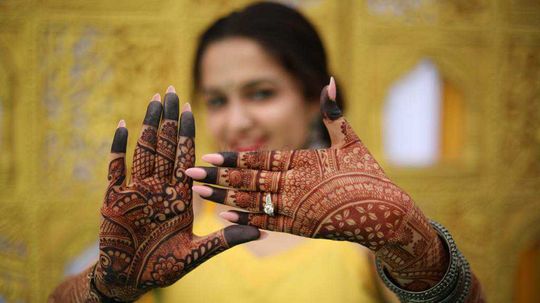 Amisha Mehndi- Price & Reviews | Jaipur Mehndi Artists