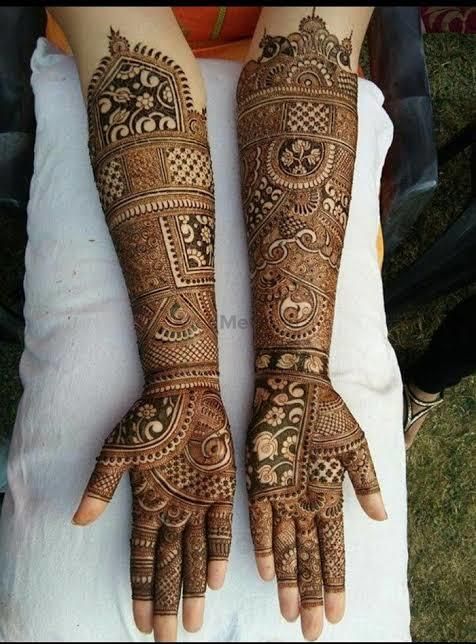 Akanksha Singh / Professional Mehandi Artist. (@mehandiartvns) • Instagram  photos and videos