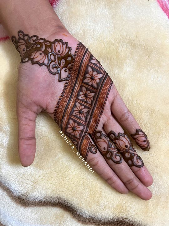 Pinterest: @pawank90 | Mehndi designs, Mehndi designs book, Circle mehndi  designs