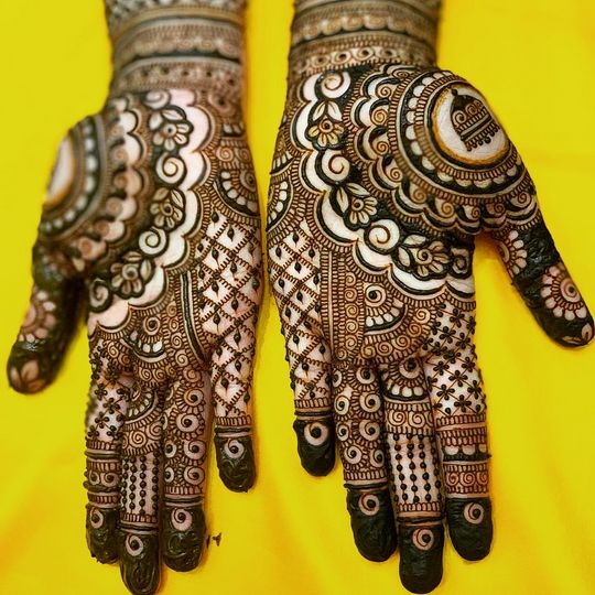 15 Anklet Mehndi Designs That You Will Love 2023