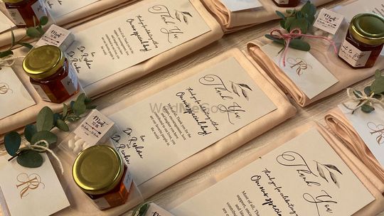 32 Personalized Wedding Favors Unique to Your Big Day