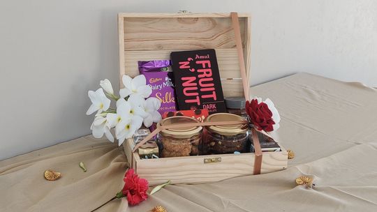 hantaran idea for coklat  Wedding gift pack, Wedding gift