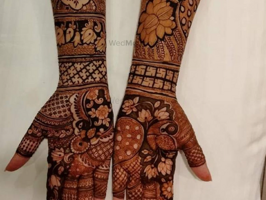 7 Things to Know Before You Hire a Bridal Mehendi Artist | by Weddingz.in |  Medium