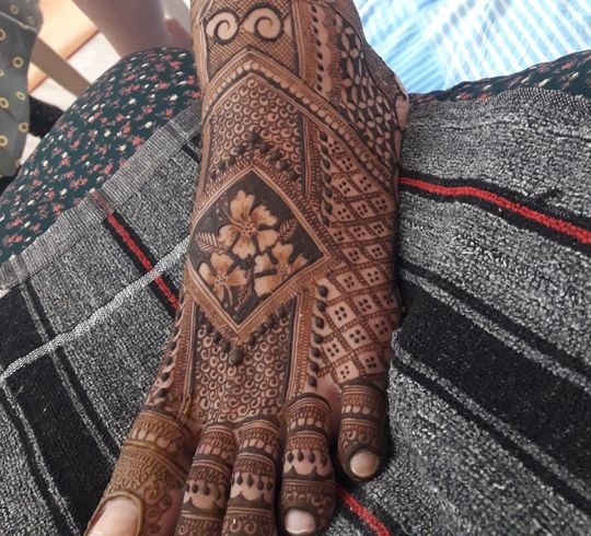 Top Mehndi Artist in Surat | Mehandi Artist For Wedding