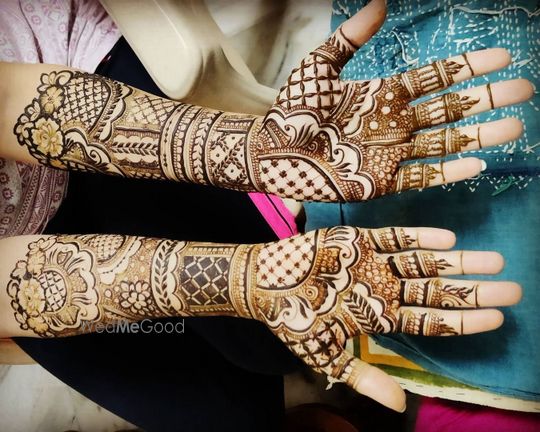 Figure Mehandi