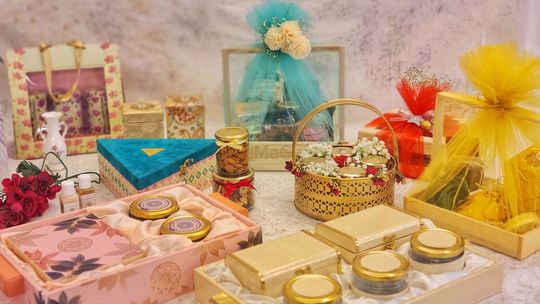 Indian Wedding Trousseau Gift Packing.  Indian wedding gifts, Wedding  gifts packaging, Best wedding gifts