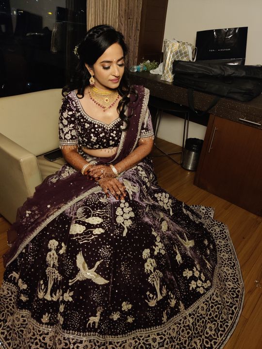 Pooja Goel's Khoobsurat - Perfect Makeup. Perfect Mood. Perfect Day.🙌🏻  Our client all dolled up in a Black Lehenga along with soft curls and HD  Makeup♥️ . For Bookings ☎️ 7701833302, 9999560911 . #