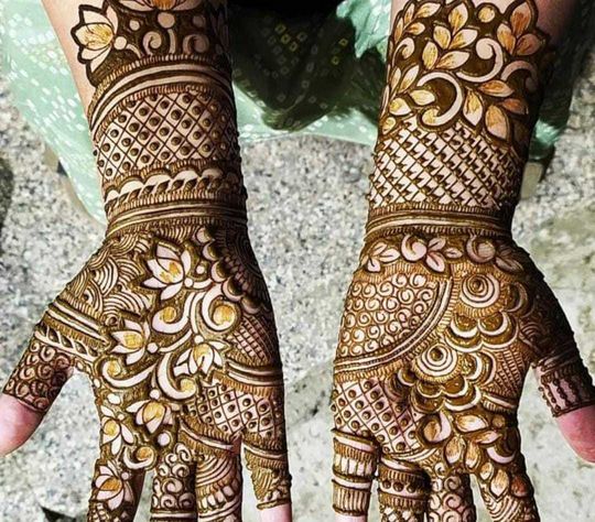 Saleha Mehendi Artist💚 on Instagram: “Follow @mehendi_tales Follow on  YouTube for tuto… | Khafif mehndi design, Mehndi designs for beginners,  Circle mehndi designs