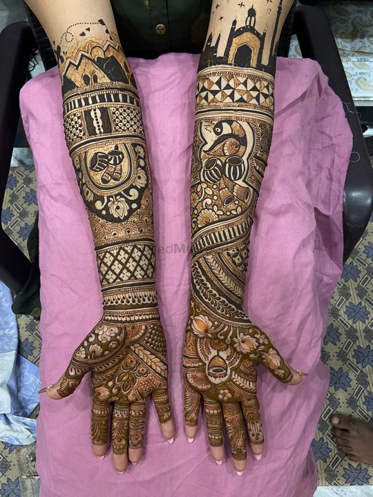 MODERN MEHANDI ART