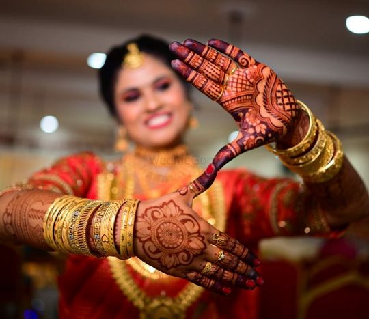 30 Flaunt-worthy Back Hand Mehendi Designs Indian Brides will Love! |  WeddingBazaar