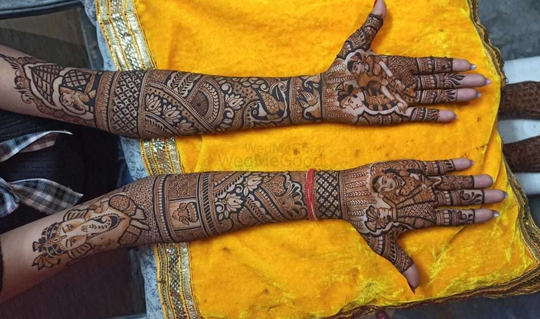 Professional mehandi artist in Noida #7722986231 #amitmehandiarst1  #heenawedding #heechul #bride #bridal #beautiful #bodybuilding… | Instagram