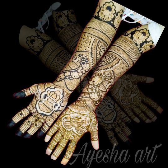 Bride @zahra_fathima26 Bridal luxe Pakistani mehandi ✨ Check out our bridal mehendi  designs for those who want something unique and t... | Instagram