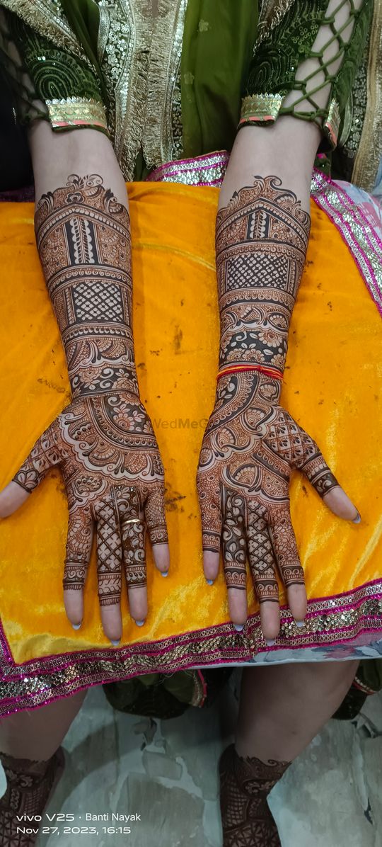 111+ Latest and Trending Arabic Mehndi Designs for Hands & Legs