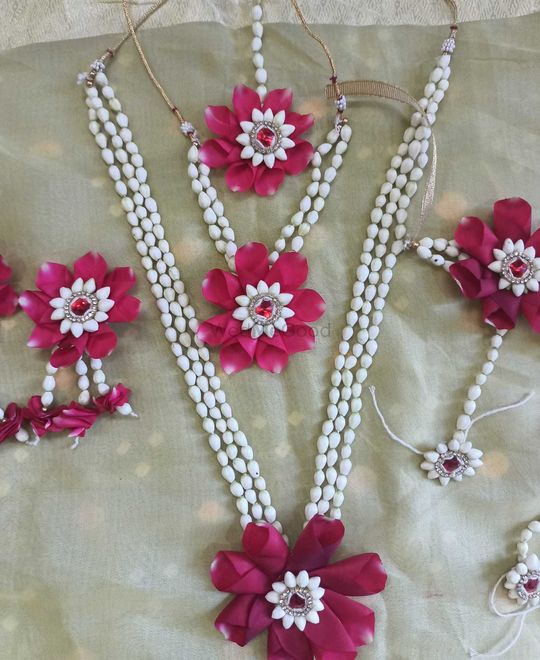 Flower Jewellery For Dohale Jevan & Baby Shower | Haldi - Mehendi | Sukanya  Events