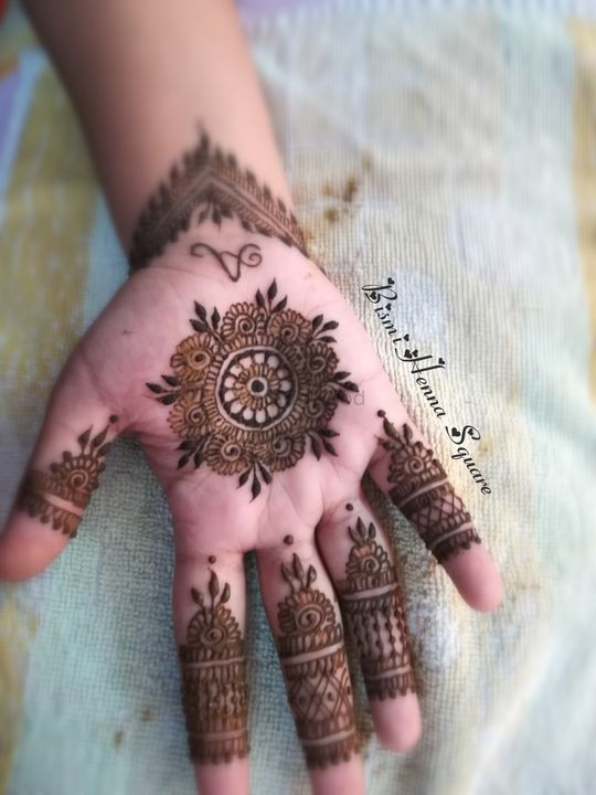 Beautiful Gol tikki Mehndi designs | Simple Backhand mehandi design | Ea...  | Mehndi designs for fingers, Mehandi designs, Mehndi simple