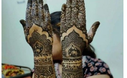 Ayesha Mehndi