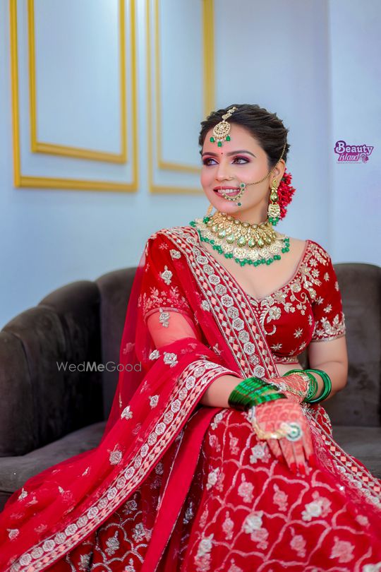 Best bridal makeup salon near me store