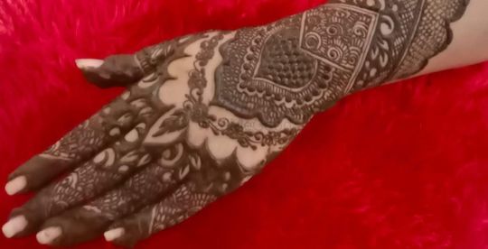 The bride's smile is as... - Mehendi artist khushboo shah | Facebook