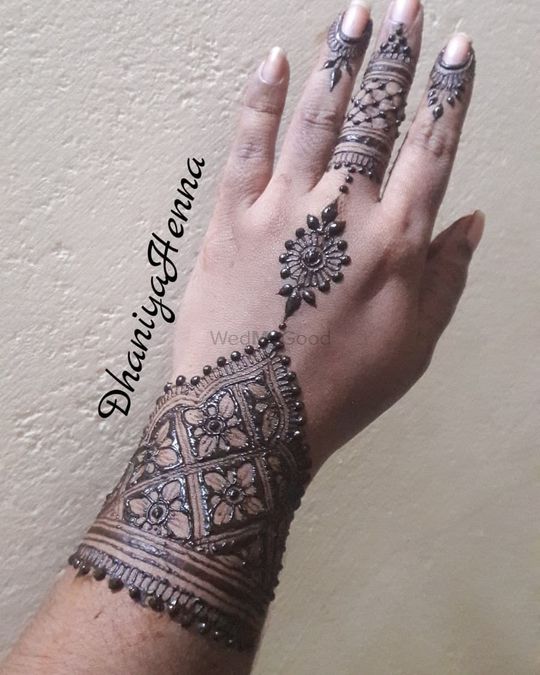 Indian tattoo art, mehndi, becomes increasingly popular in Europe, Stock  Photo, Picture And Rights Managed Image. Pic. PAH-2354308 | agefotostock