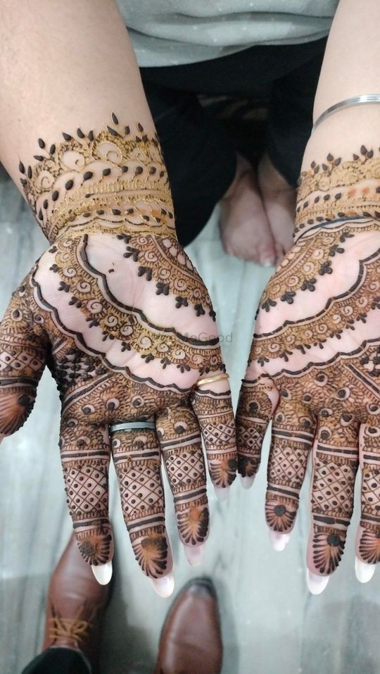 The Art of Henna: Manisha Trivedi Shares Her Passion for The Age-Old  Artistic Tradition, Advice to Beginners, and More — Women Who Win