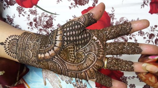 Karwa Chauth 2018: Bridal mehendi now spells the love story | Fashion  Trends - Hindustan Times