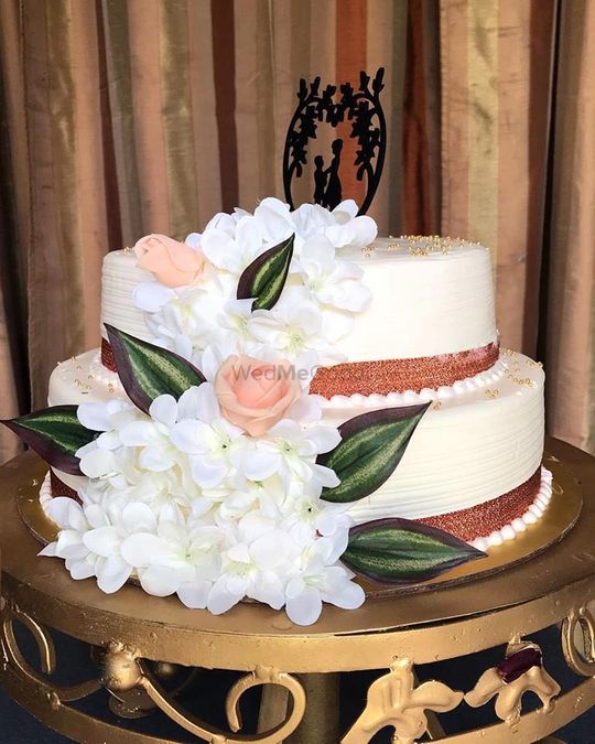 Pink Shaded Cake With Assorted Fresh Roses (Eggless) - Ovenfresh