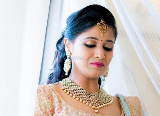 Sara Ganesh Makeup Artist - Product of Bridaliza 😍 For bookings watsapp  9840312031 #saraganeshmakeupartist #coimbatoremakeupartist #bridaliza  #paavaysareeshaper #southindianblouses #silksaree #southindianlook❤