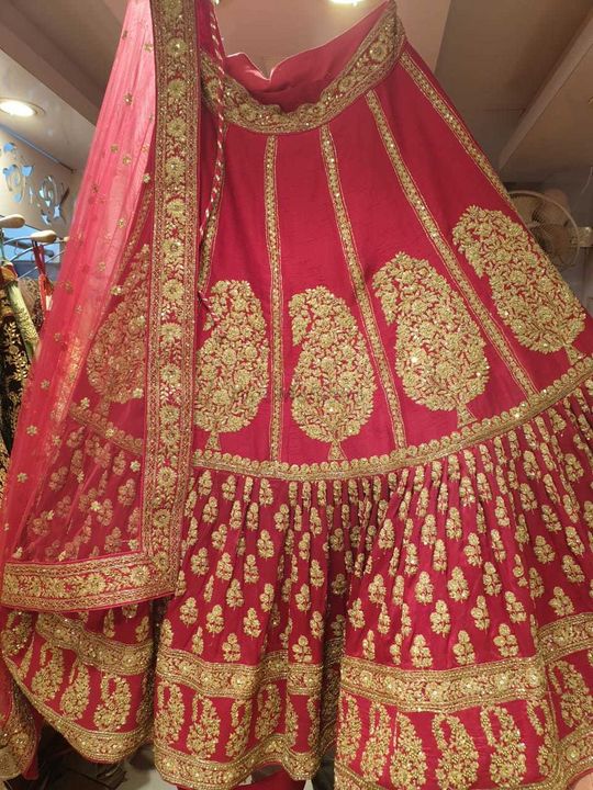 ONLINE PRICE 27000RS ONLY FOR ORDER ONLINE WHATSAPP 7838930783 #lehenga  #bride #bridalmakeup #wedding #weddingphotography #weddingdress  #weddingday... | By Raghav Creation Chandni Chowk DelhiFacebook
