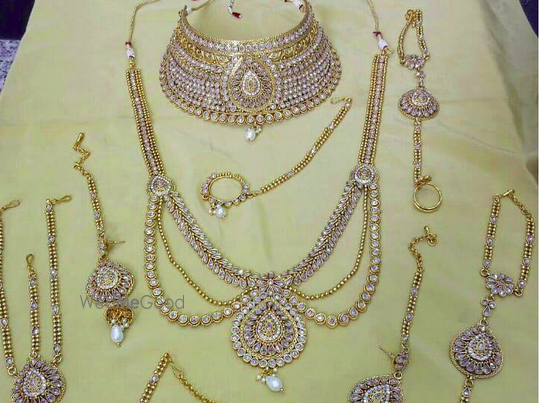 Where to find artificial jewellery in Connaught Place with prices