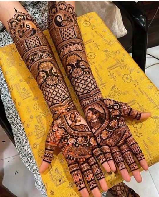 नई दुल्हन इन ट्रेंडी Bridal Mehndi Designs से पाएं भरी हथेली वाले हाथ,  बढ़ाएंगे आपके हाथों की शोभा