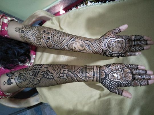 Anup Mehndi - ✋🏼 Mehndi Artist Price, Reviews, Contact Details -  ShaadiSaga | Mehndi, Mehndi artist, Mehndi design photos