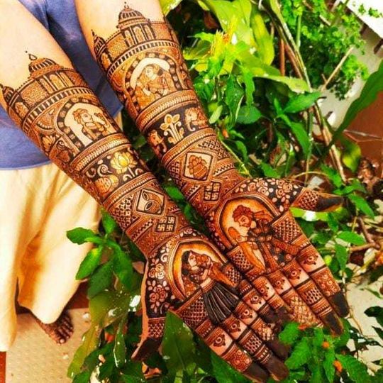 Mehndi Designs: हाथों में लगी मेहंदी में पति के नाम को लिखने के लिए ये  डिजाइंस आएंगे काम, करवाचौथ के लिए हैं खास | husband name mehndi designs  karwa chauth2023 | HerZindagi