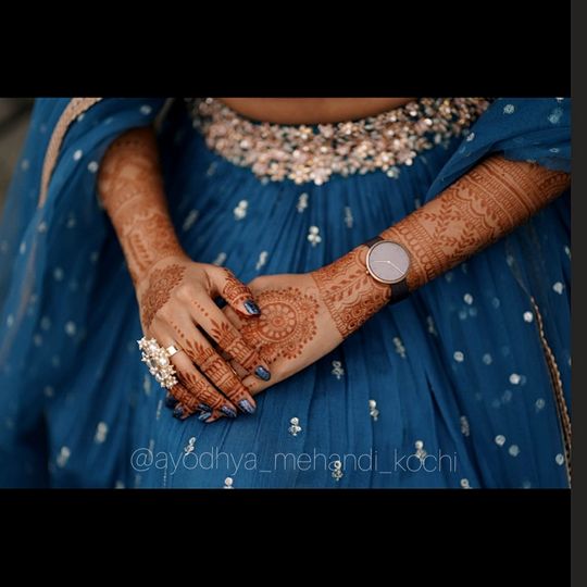 30 Flaunt-worthy Back Hand Mehendi Designs Indian Brides will Love! |  WeddingBazaar