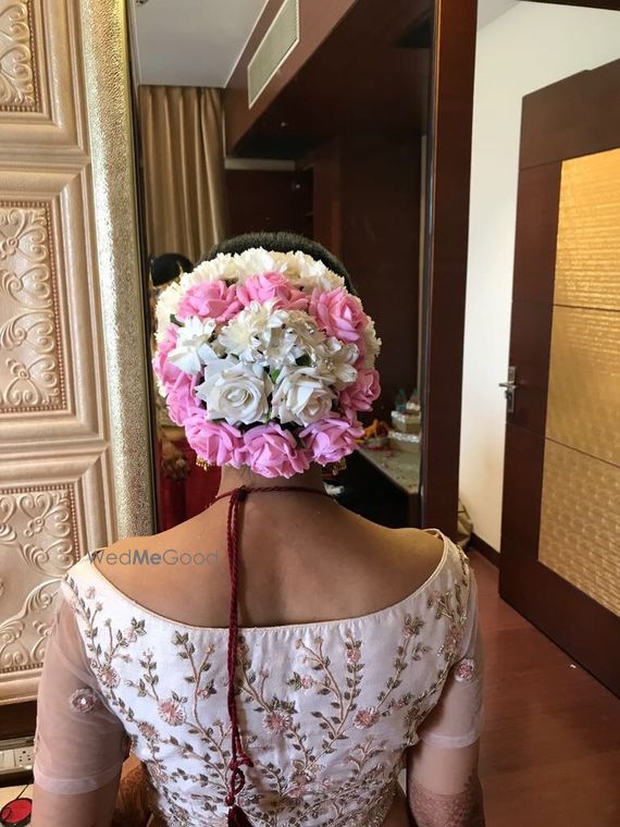 Photo Of Stunning Bridal Hairstyle With White And Pink Roses
