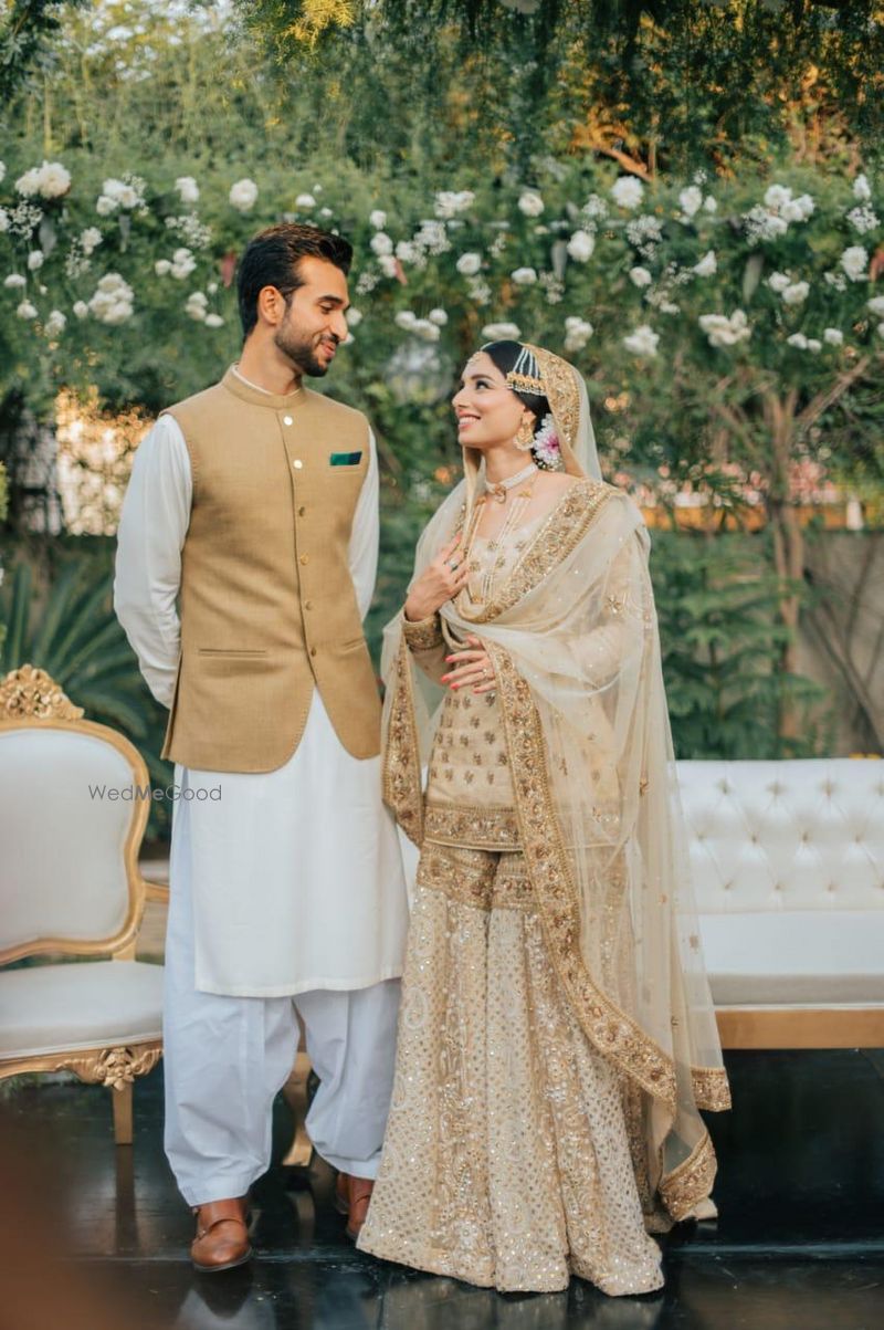 Photo of Candid couple portrait of a bride and groom dressed in