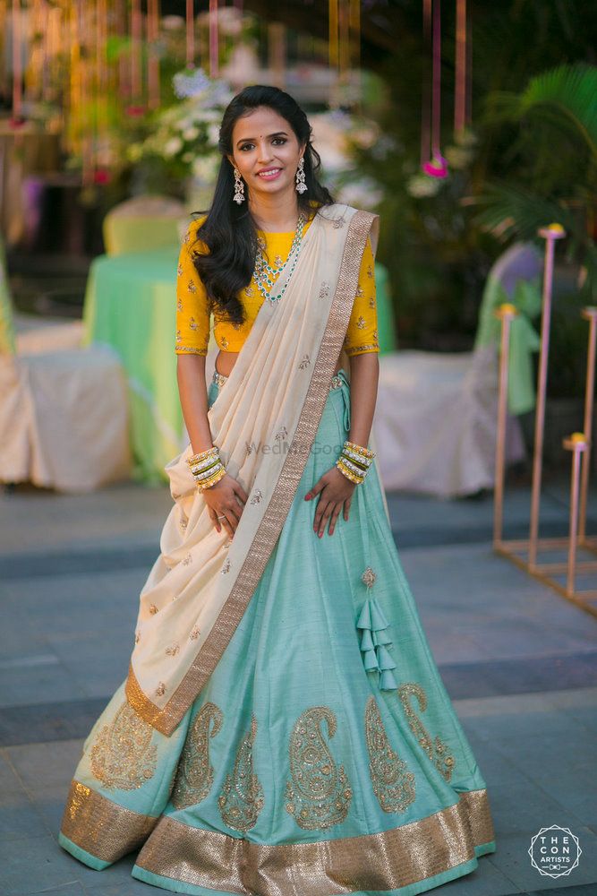 Desi Vs Videsi Fashion Battle: Jasmin Bhasin is a slayer in yellow and sky  blue lehenga, Rashami Desai is a 'boss babe' in plunging neckline pantsuit  | IWMBuzz