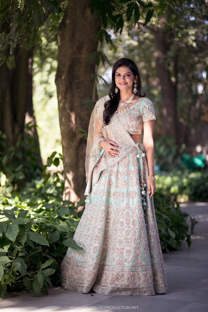 Standing Poses In Lehenga! | Indian wedding outfit, Stylish photo pose,  Photography poses